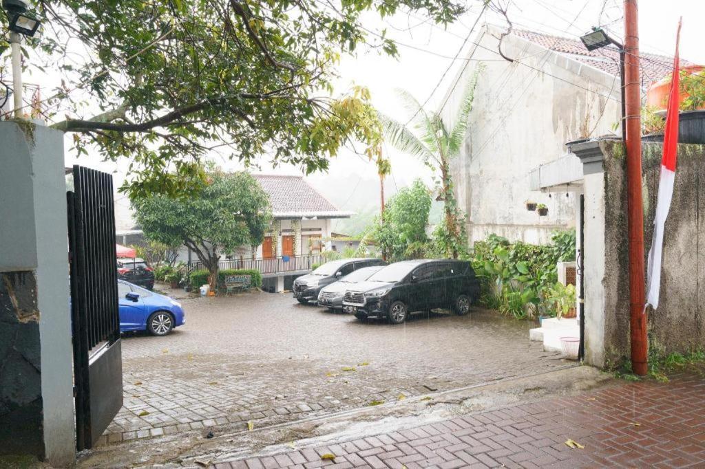 Oyo 91561 Gandhi Hotel Bandung Exterior photo
