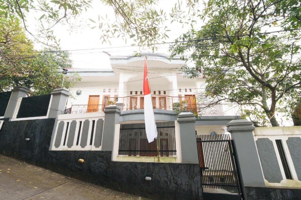 Oyo 91561 Gandhi Hotel Bandung Exterior photo